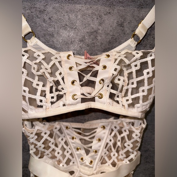 Agent Provocateur Cream Lace Lingerie Set - Corset Size 2, Bra 34B, Thong 2 - Picture 4 of 10